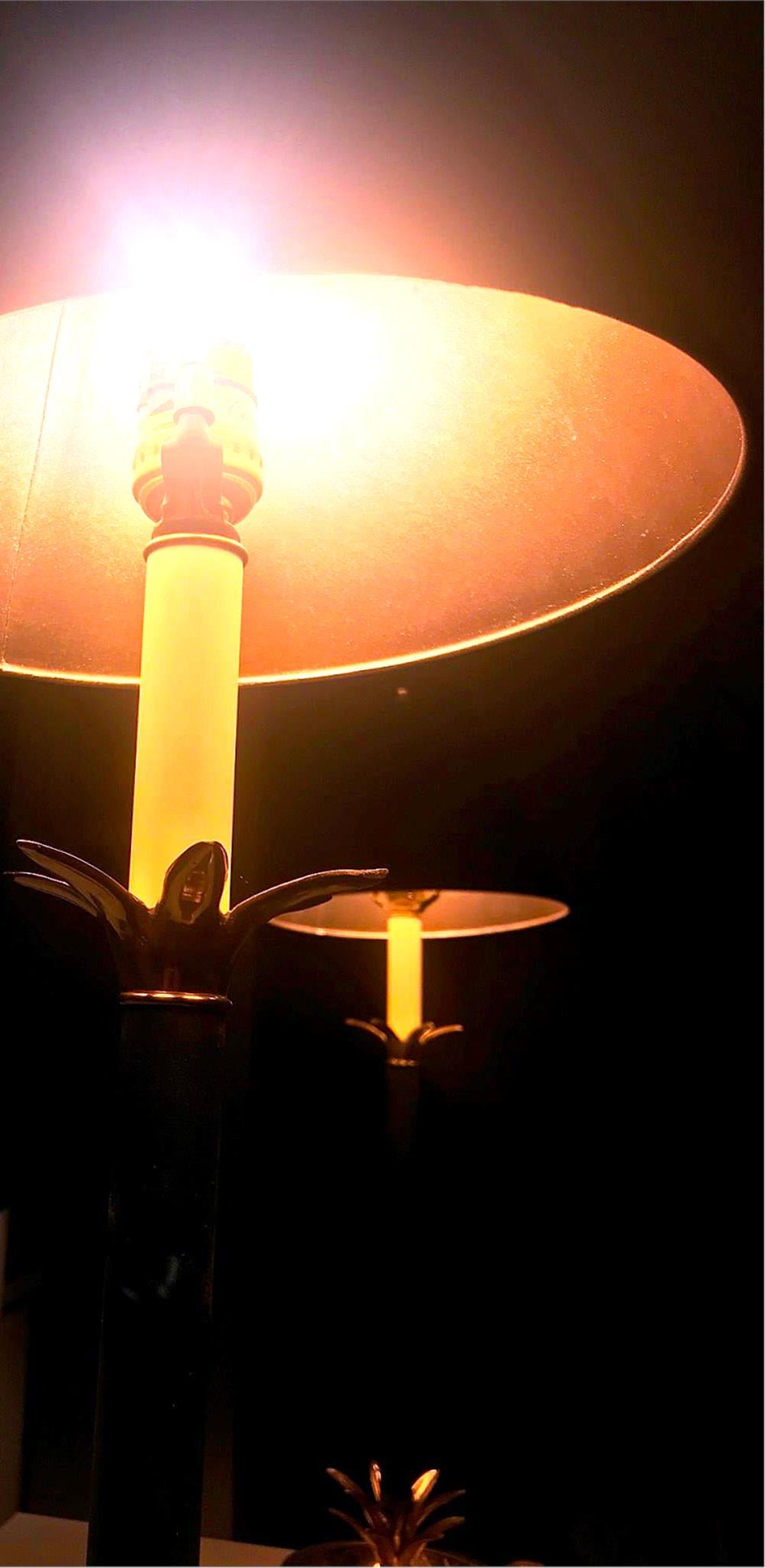 PAIR ORIGINALMID CENTURY FREDERICK COOPER BRASS CANDLESTICK PINEAPPLE LAMP SHADE