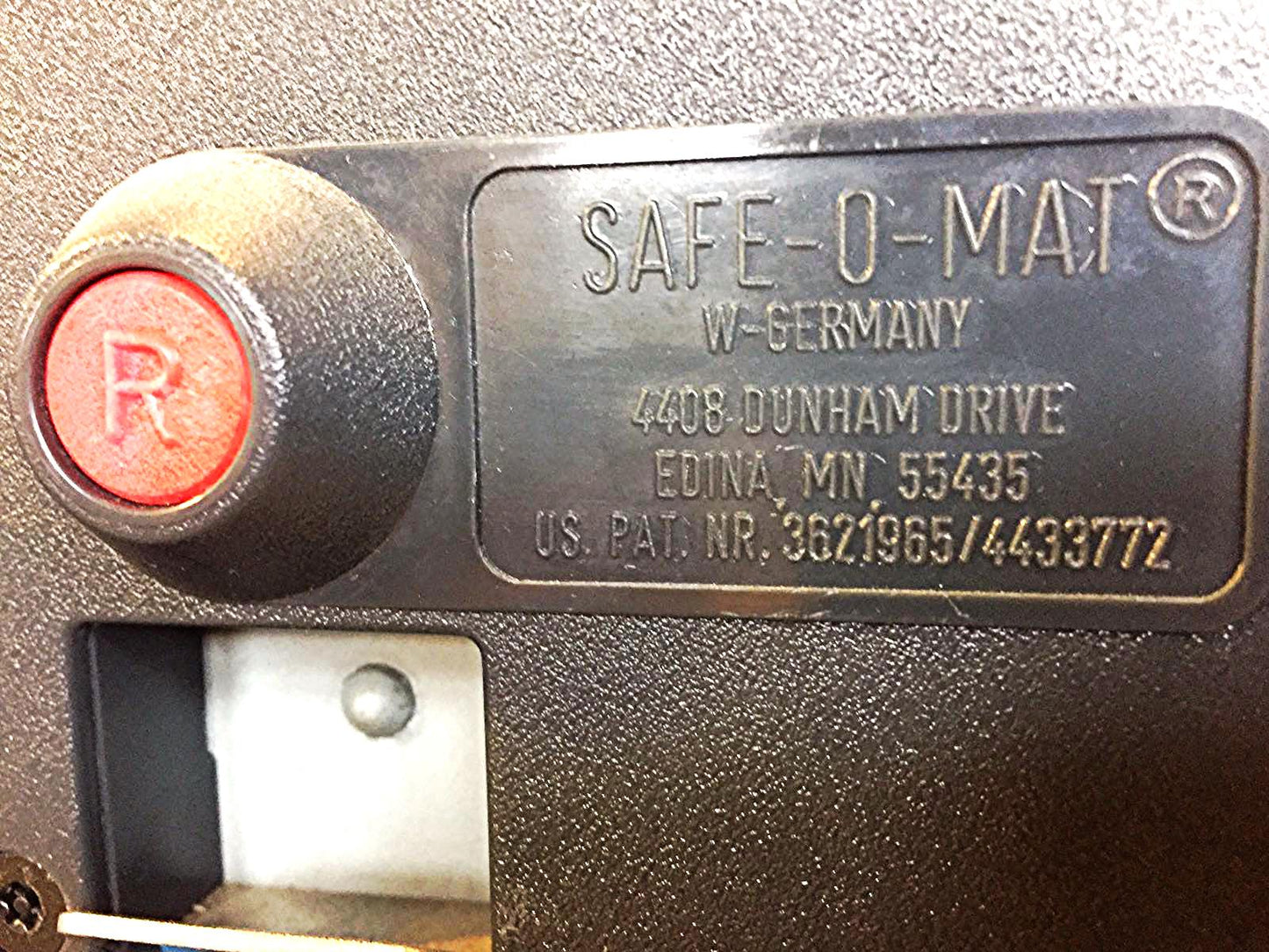 PENCO PRODUCTS SAFE-O-MAT COIN KEY 72" HIGH x 12" DEEP VENTED LOCKER FREE SHIP