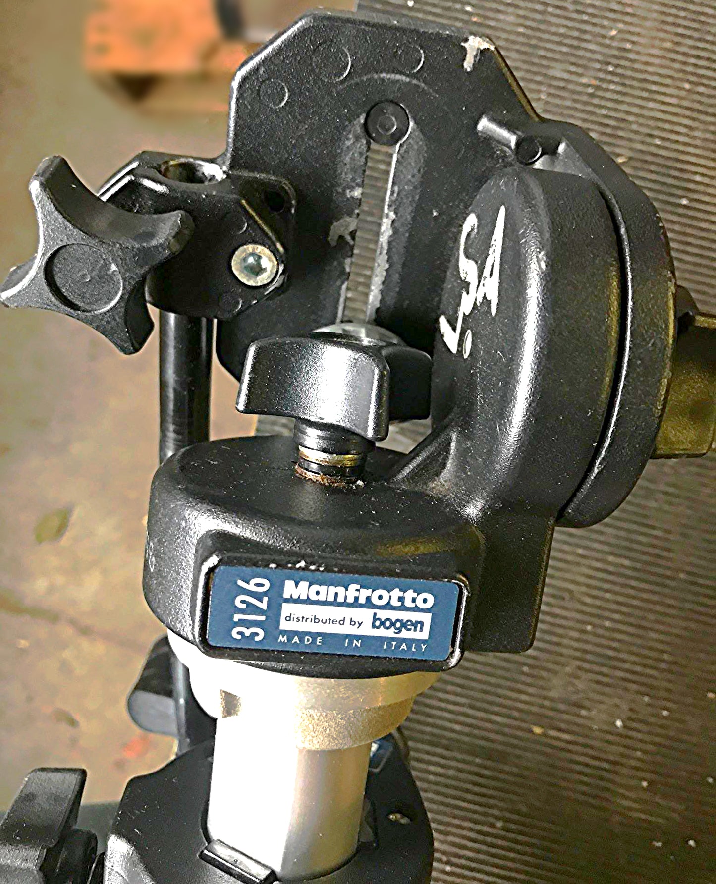 MANFROTTO 3033 PROFESSIONAL TRIPOD & 3126 FLUID HEAD w/ CASE by BOGEN  FREE SHIP