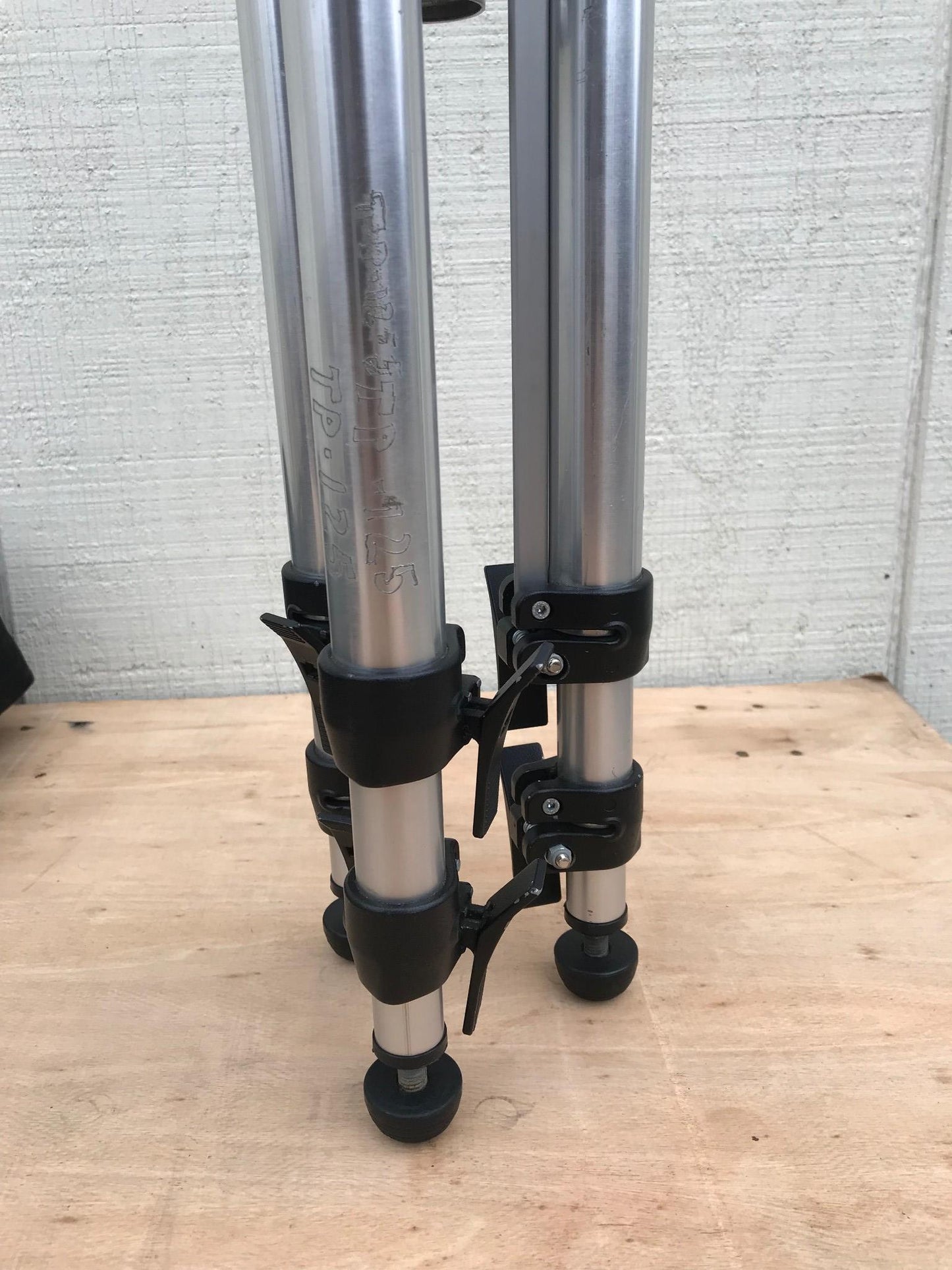 MANFROTTO 3033 PROFESSIONAL TRIPOD & 3126 FLUID HEAD w/ CASE by BOGEN  FREE SHIP