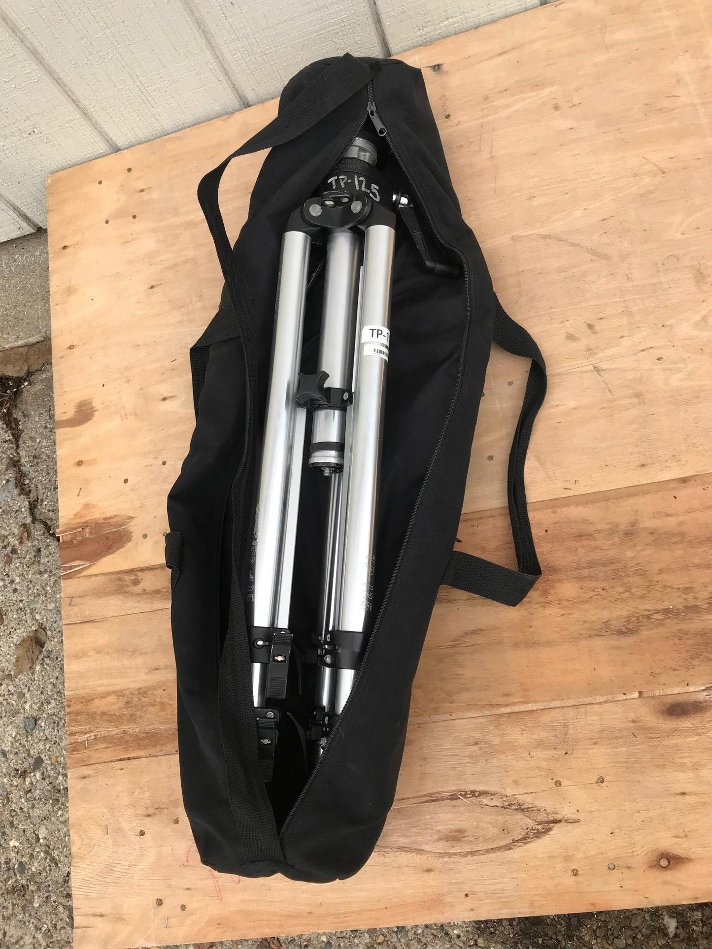 MANFROTTO 3033 PROFESSIONAL TRIPOD & 3126 FLUID HEAD w/ CASE by BOGEN  FREE SHIP