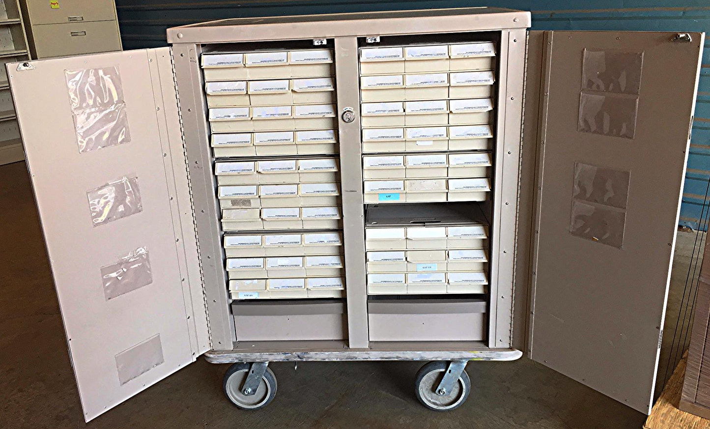 LIONVILLE PHARMACY MEDICINE STORAGE HOSPITAL DISTRIBUTION CRASH CART FREESHIPING