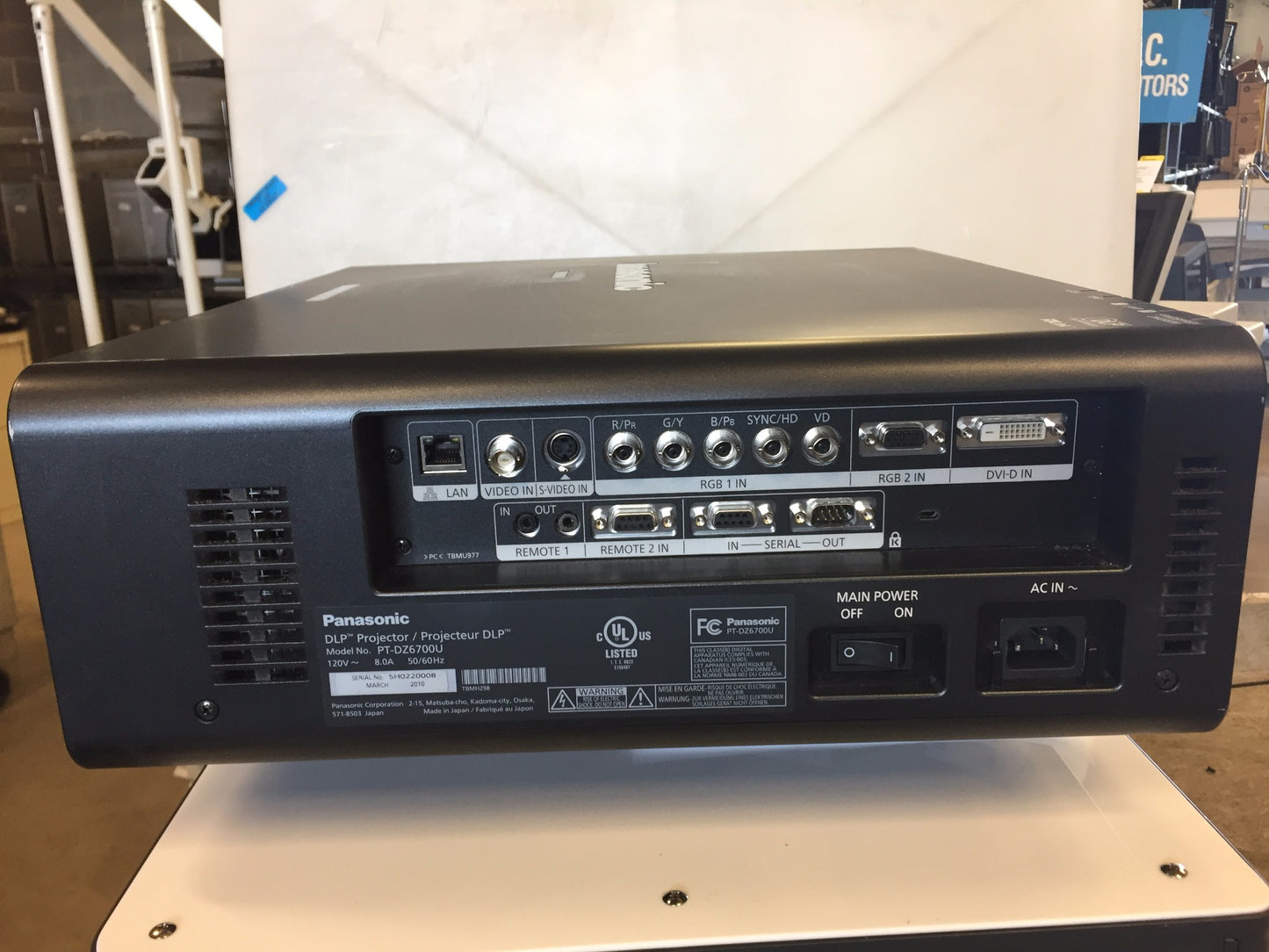 PANASONIC PT-DZ6700U PROJECTOR DLP Projector 1080p 6000 LUMENS PERFECT FREESHIP