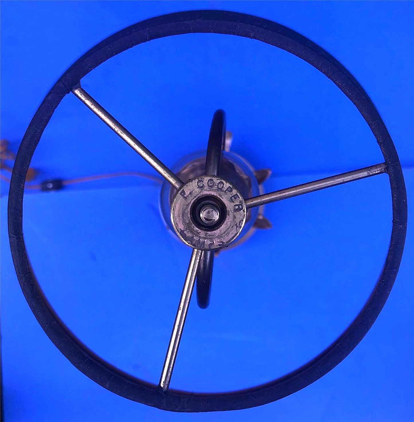 PAIR ORIGINALMID CENTURY FREDERICK COOPER BRASS CANDLESTICK PINEAPPLE LAMP SHADE