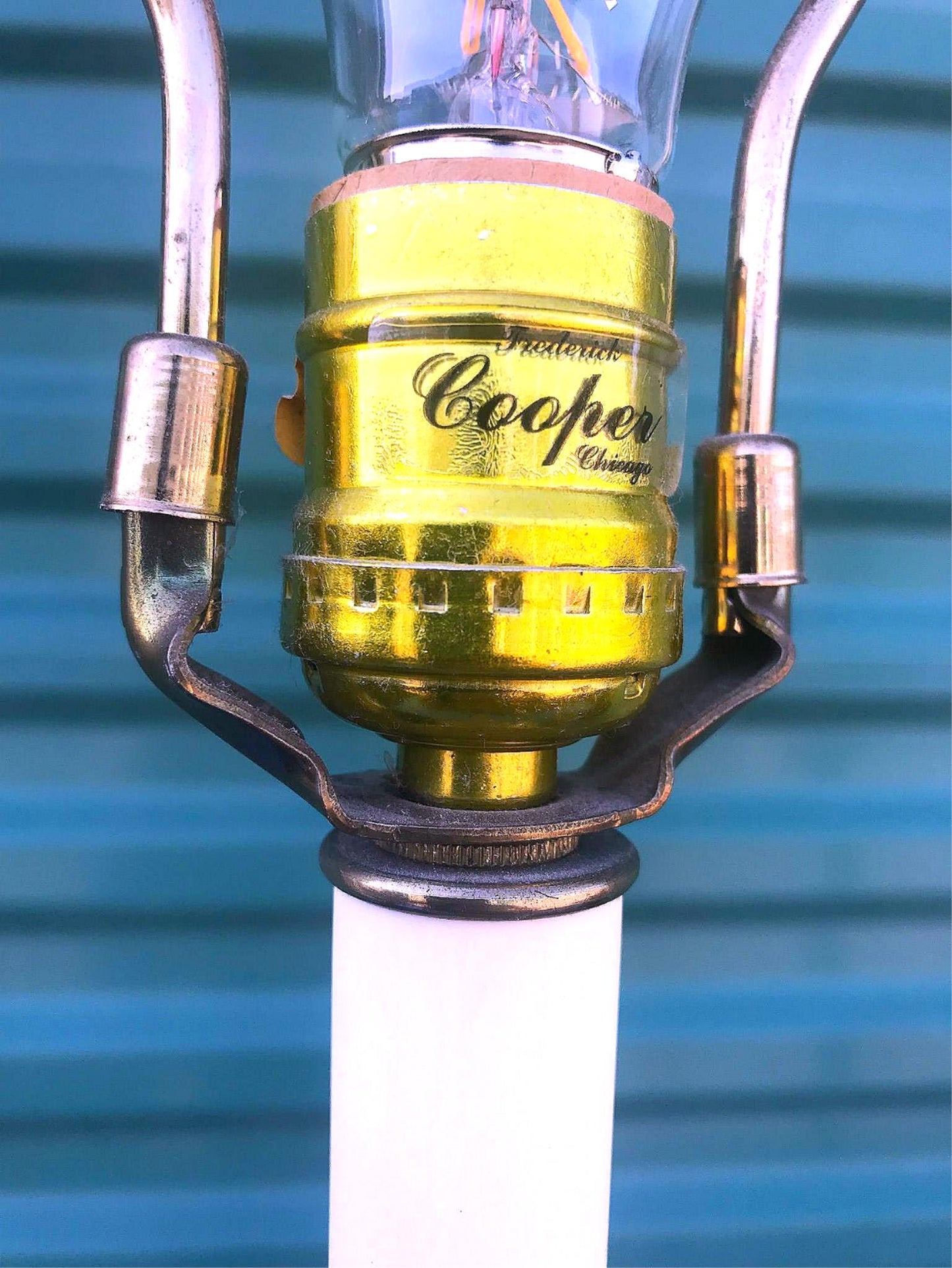 PAIR ORIGINALMID CENTURY FREDERICK COOPER BRASS CANDLESTICK PINEAPPLE LAMP SHADE