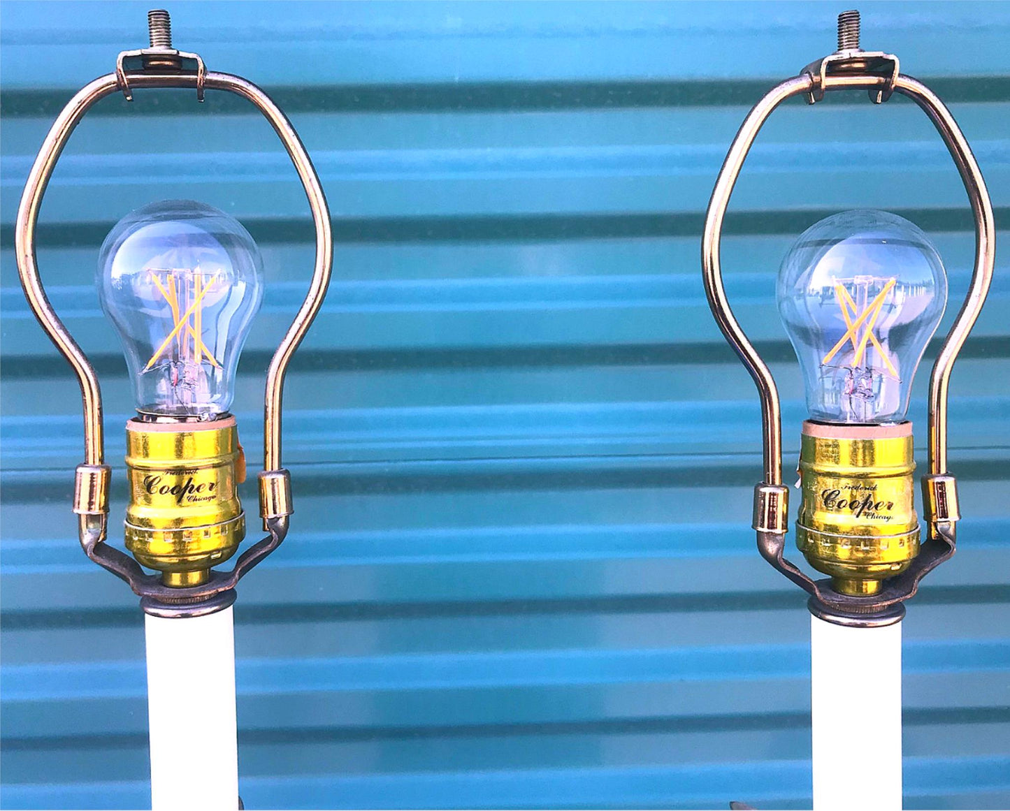 PAIR ORIGINALMID CENTURY FREDERICK COOPER BRASS CANDLESTICK PINEAPPLE LAMP SHADE