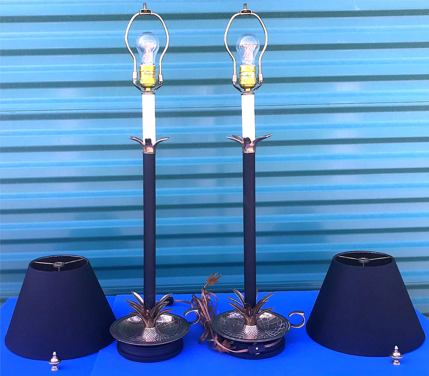 PAIR ORIGINALMID CENTURY FREDERICK COOPER BRASS CANDLESTICK PINEAPPLE LAMP SHADE