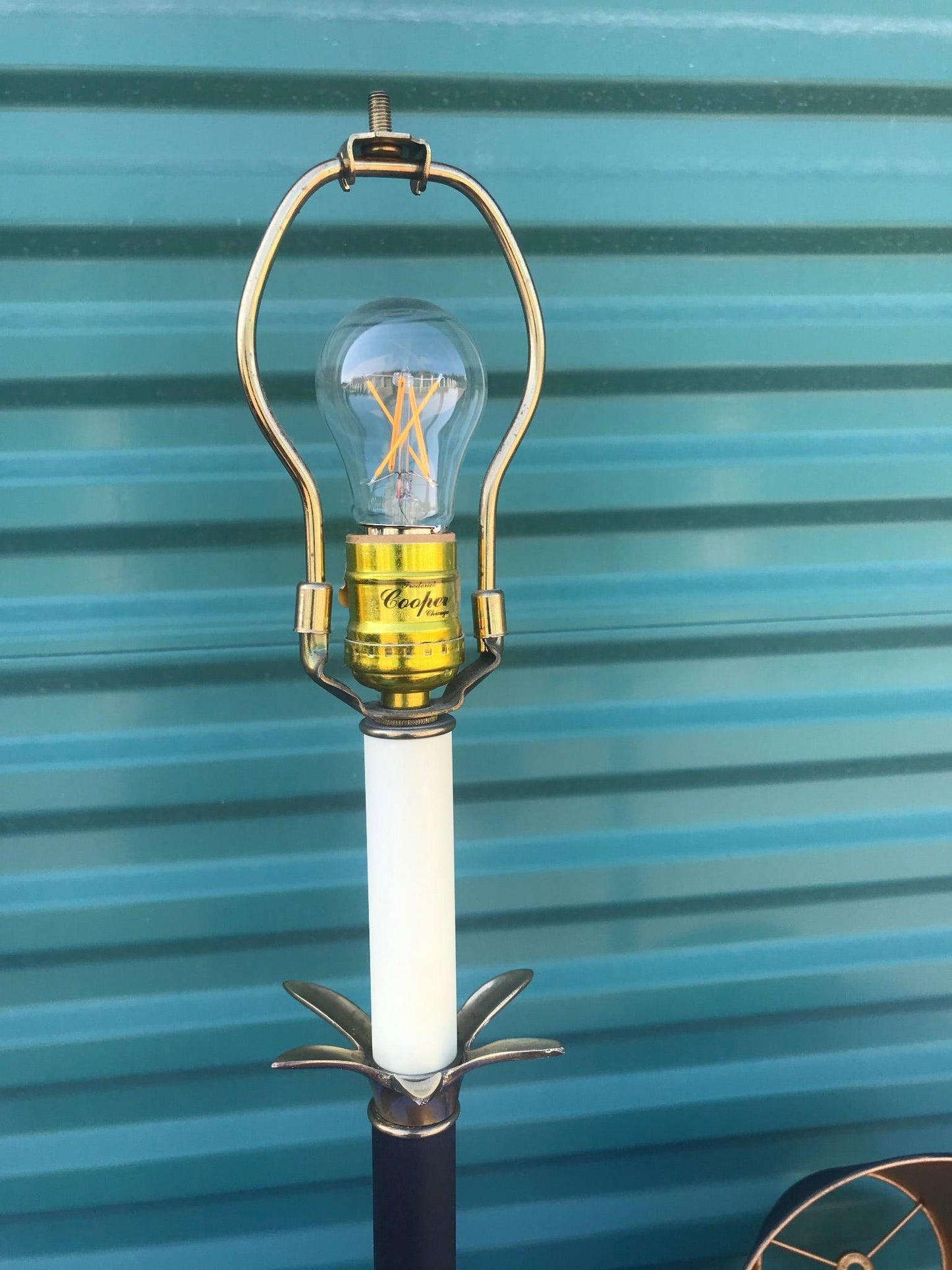 PAIR ORIGINALMID CENTURY FREDERICK COOPER BRASS CANDLESTICK PINEAPPLE LAMP SHADE