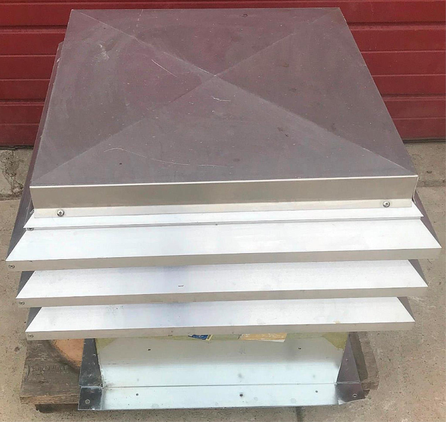 COMMERCIAL EXHAUST VENT 28x25x25 ALUMINUM ROOF MOUNT TIERED NON POWERED FILTERED