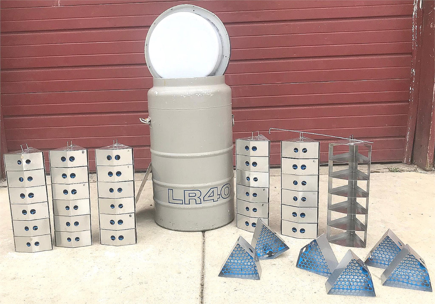 UNION CARBIDE 12 Gallon LR-40 CRYOGENIC REFRIGERATION TANK NO LEAKS 6 CANISTERS
