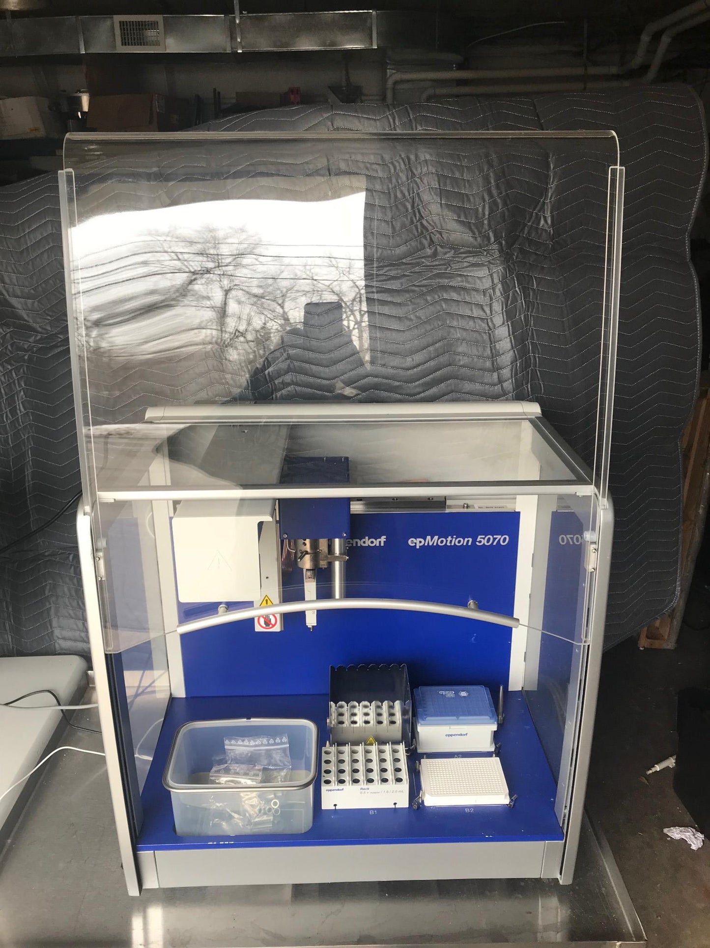 EPPENDORF epMOTION EM5070 SISMATIC IPC627C Liquid Handler w SOFTWARE WATCH VIDEO