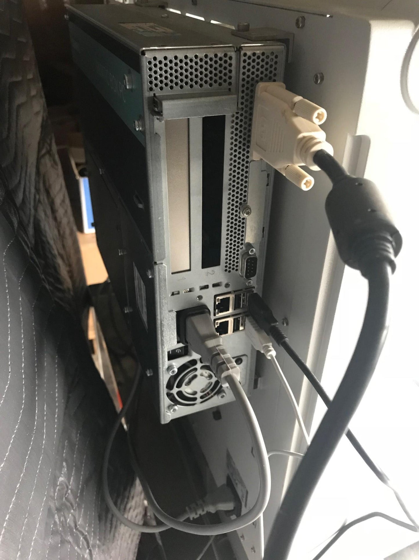 EPPENDORF epMOTION EM5070 SISMATIC IPC627C Liquid Handler w SOFTWARE WATCH VIDEO