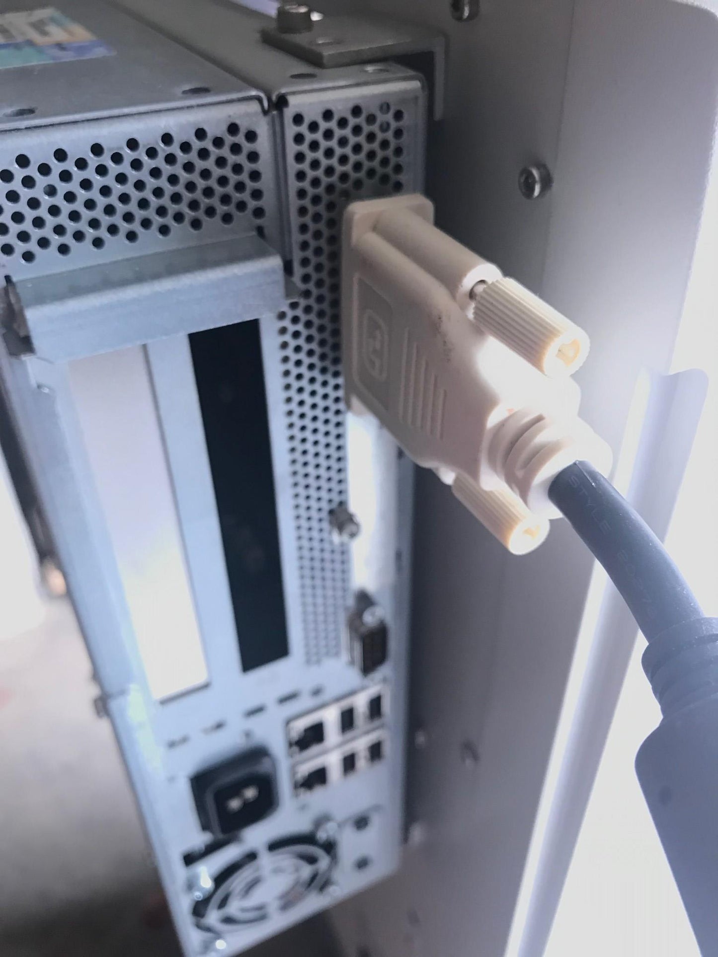 EPPENDORF epMOTION EM5070 SISMATIC IPC627C Liquid Handler w SOFTWARE WATCH VIDEO