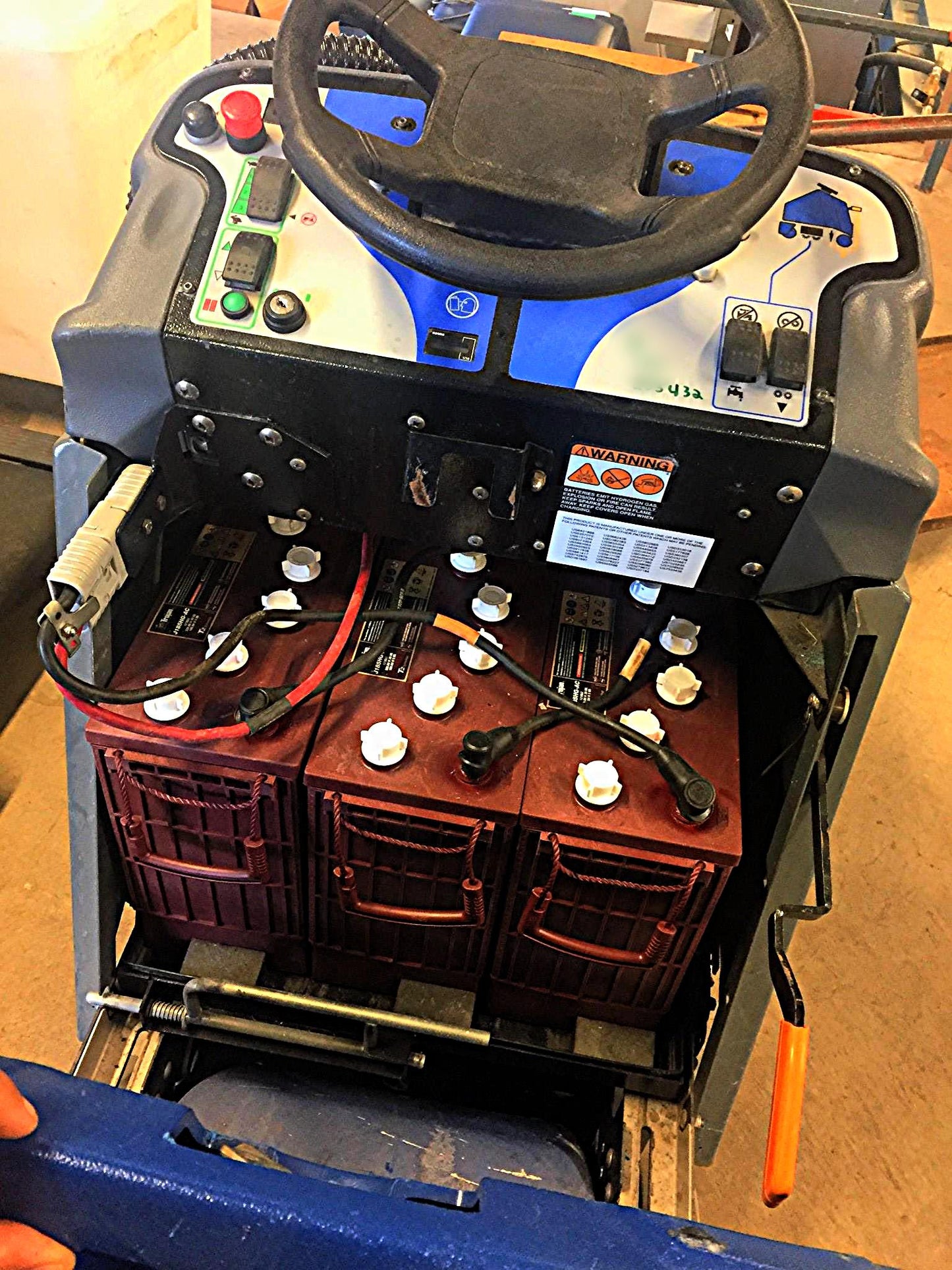 CHARIOT iEXTRACT WALK BEHIND CARPET SCRUBBER with CHARGER WATCH VIDEO FREE SHIP