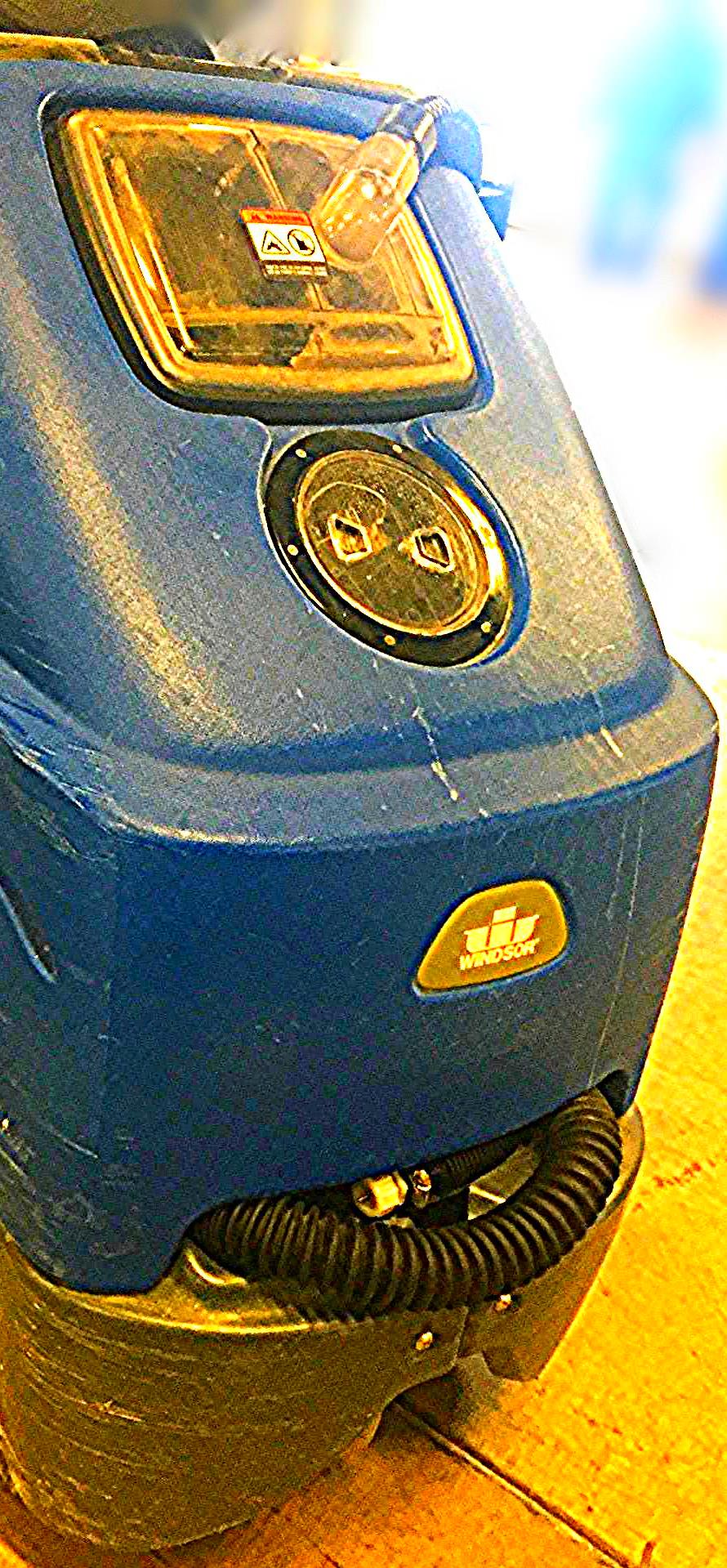 CHARIOT iEXTRACT WALK BEHIND CARPET SCRUBBER with CHARGER WATCH VIDEO FREE SHIP