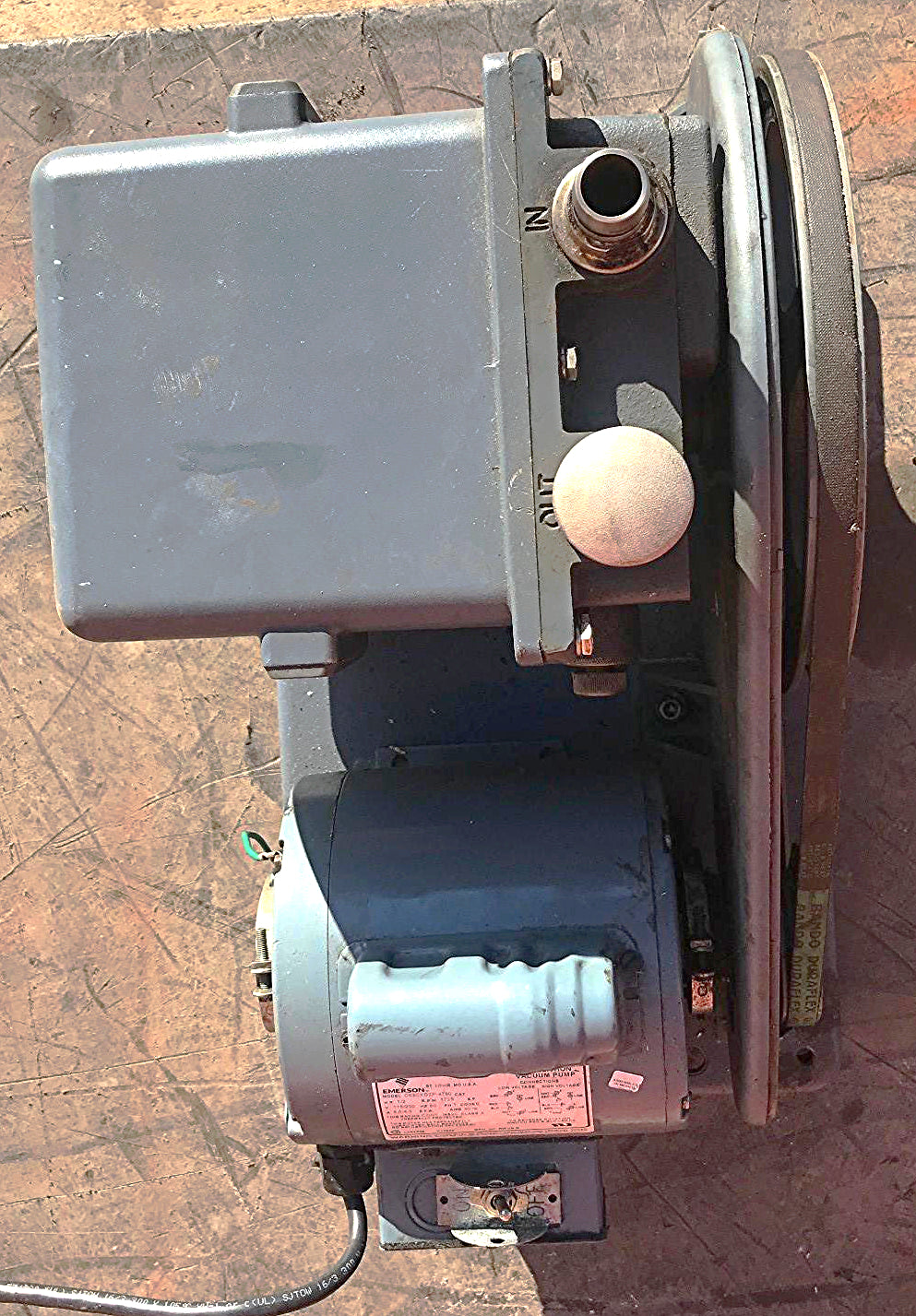 WELCH DUOSEAL 1402 Rotary Vane Vacuum Pump Emerson 1/2HP 1725 Motor WATCH VIDEO