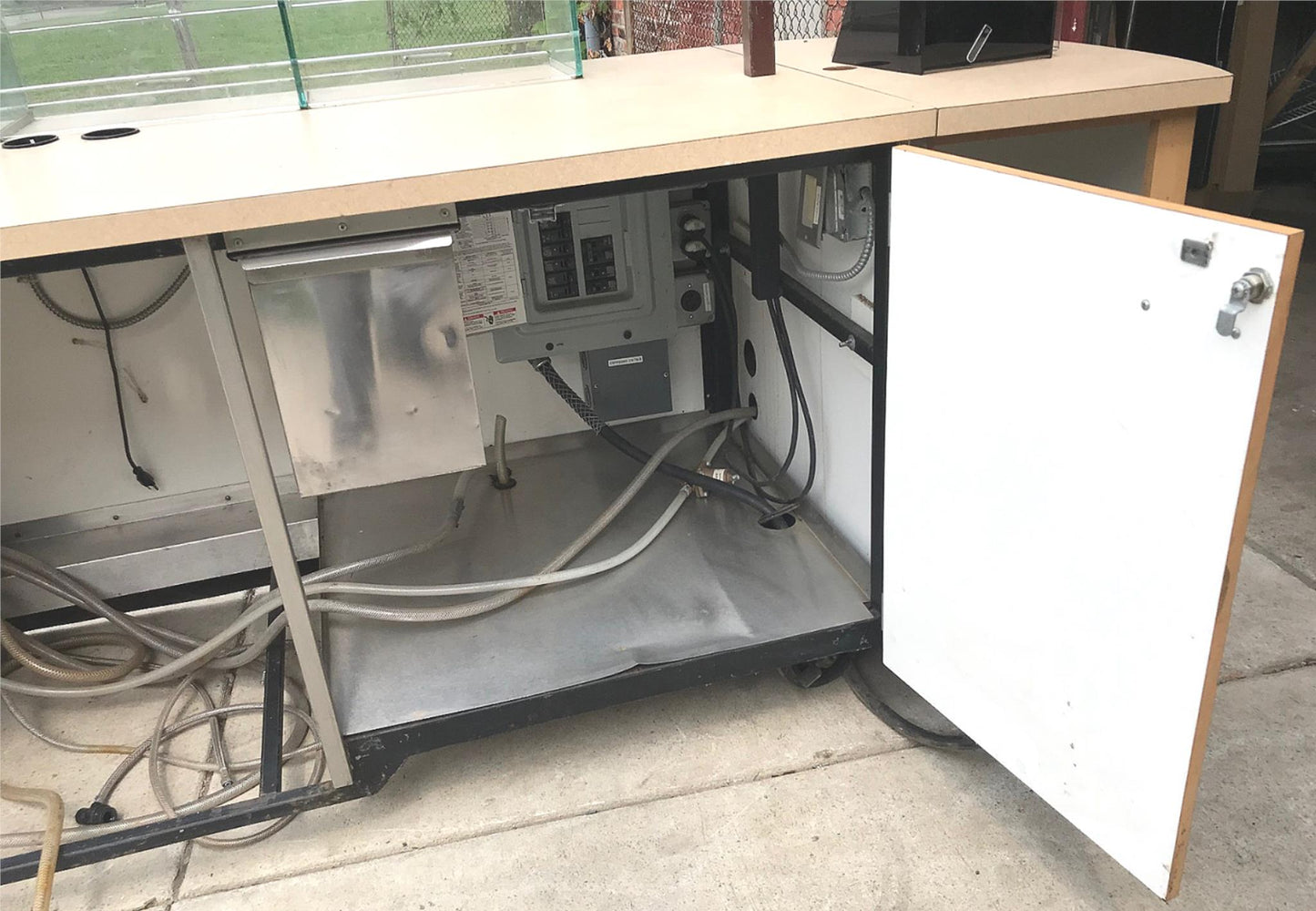 CORE CONCEPTS CORELINE COFFEE KIOSK MERCHANDISER 120/240 VOLT 70 AMP FREE SHIP