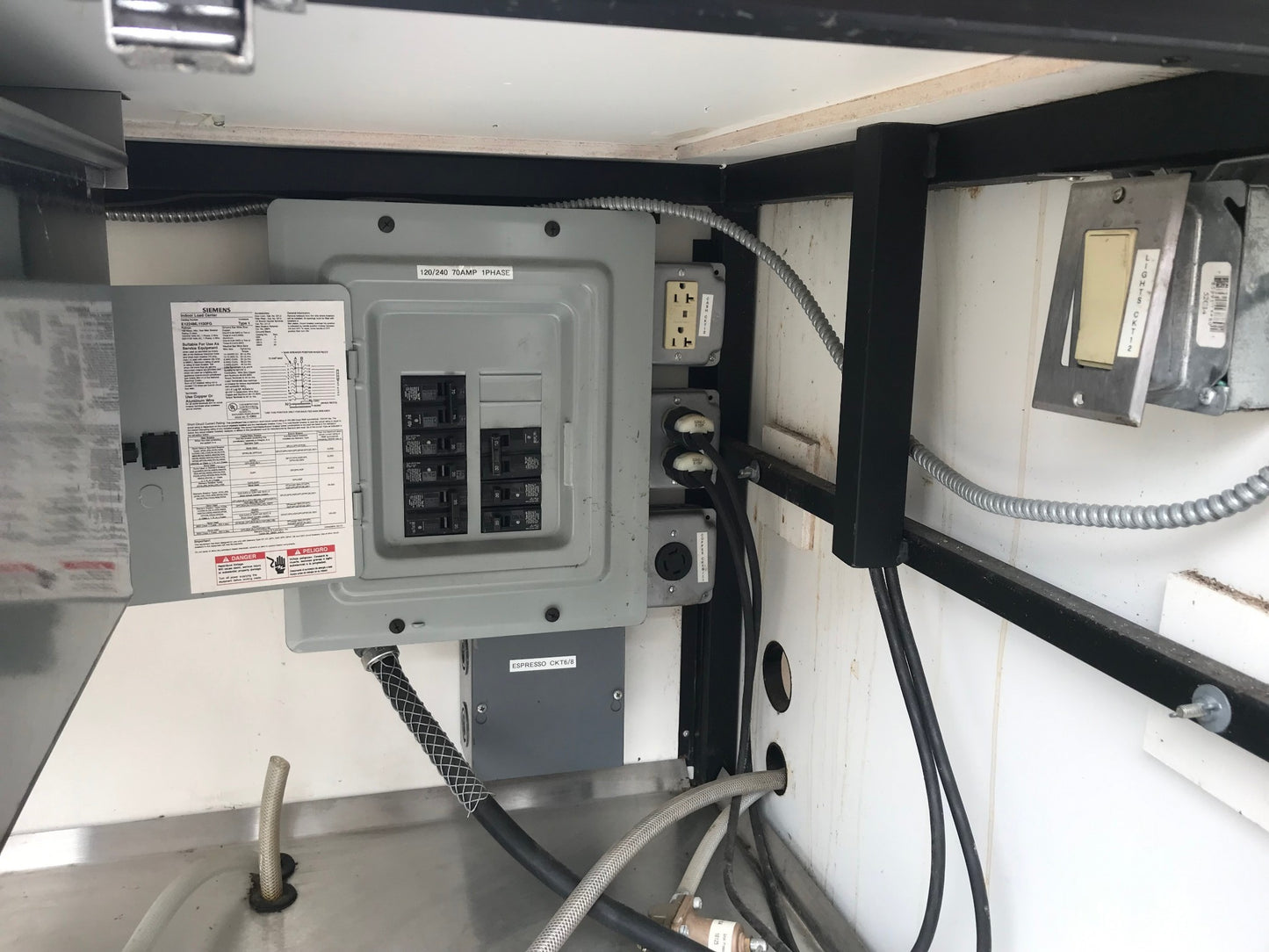 CORE CONCEPTS CORELINE COFFEE KIOSK MERCHANDISER 120/240 VOLT 70 AMP FREE SHIP