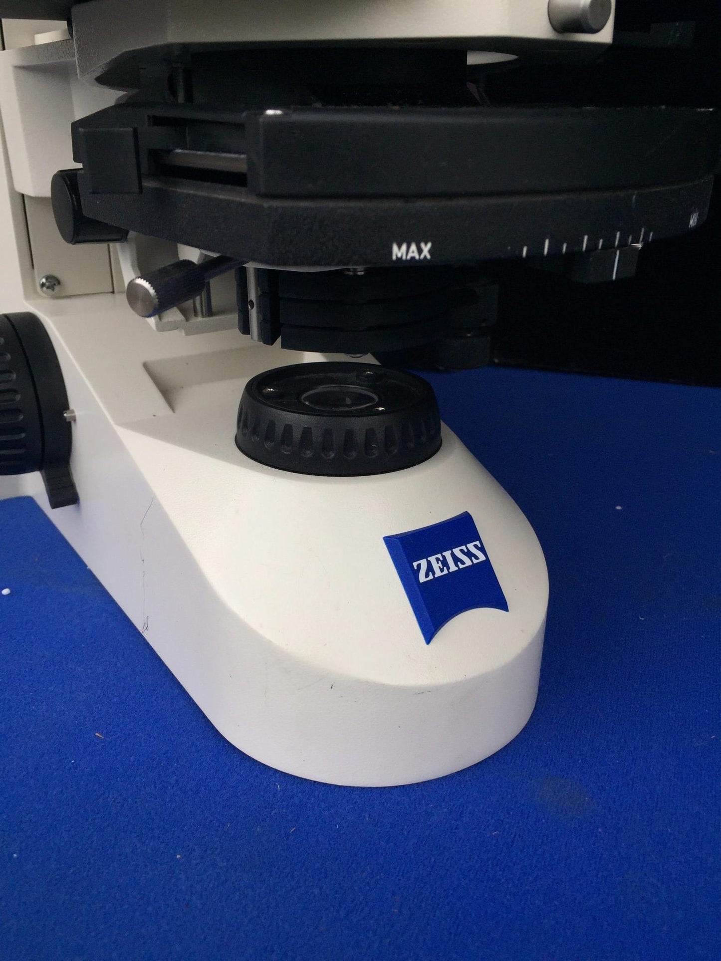ZEISS AXIOSKOP-2 MICROSCOPE 3 OBJECTIVES & LIGHT SOURCE FREESHIP