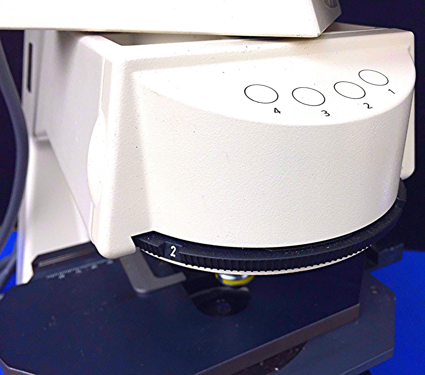 ZEISS AXIOSKOP-2 MICROSCOPE 3 OBJECTIVES & LIGHT SOURCE FREESHIP