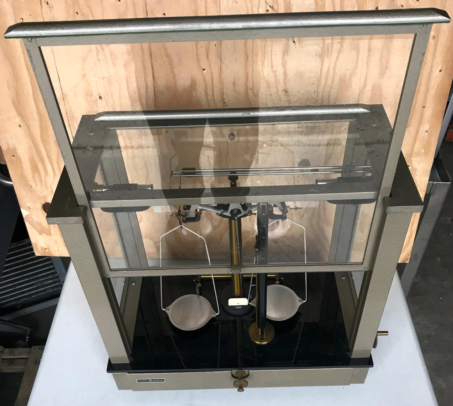 VINTAGE FISHER SCIENTIFIC ENCLOSED 200g APOTHECARY CHAINOMATIC BALANCE FREE SHIP