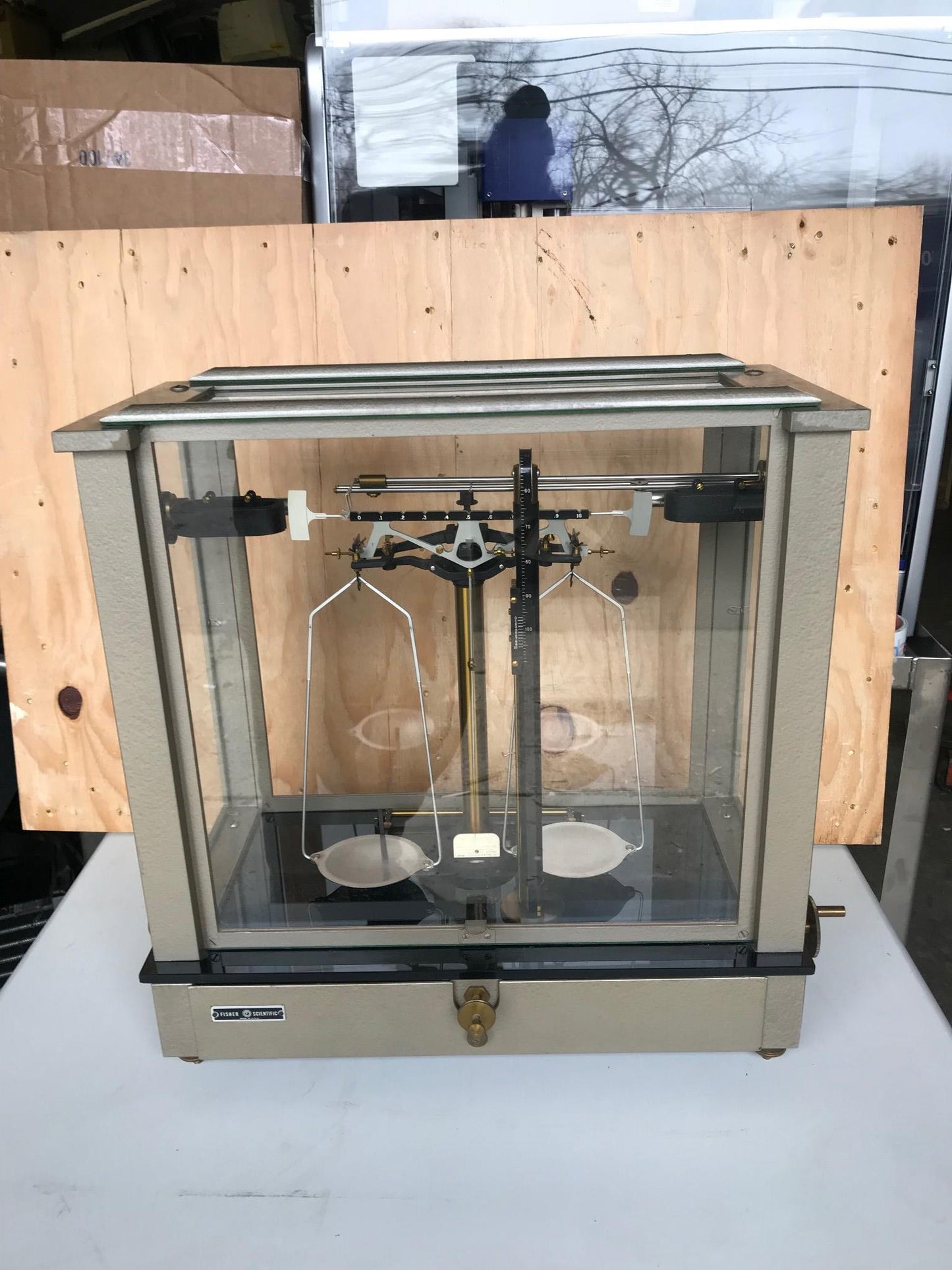 VINTAGE FISHER SCIENTIFIC ENCLOSED 200g APOTHECARY CHAINOMATIC BALANCE FREE SHIP