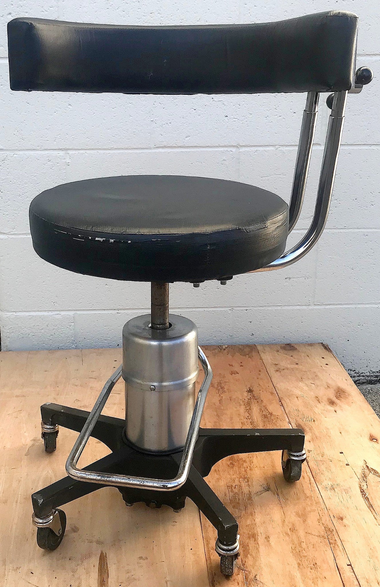 RELIANCE 556 STOOL MEDICAL HOSPITAL CLINIC TATOO VETERINARY LAB CHAIR WATCHVIDEO