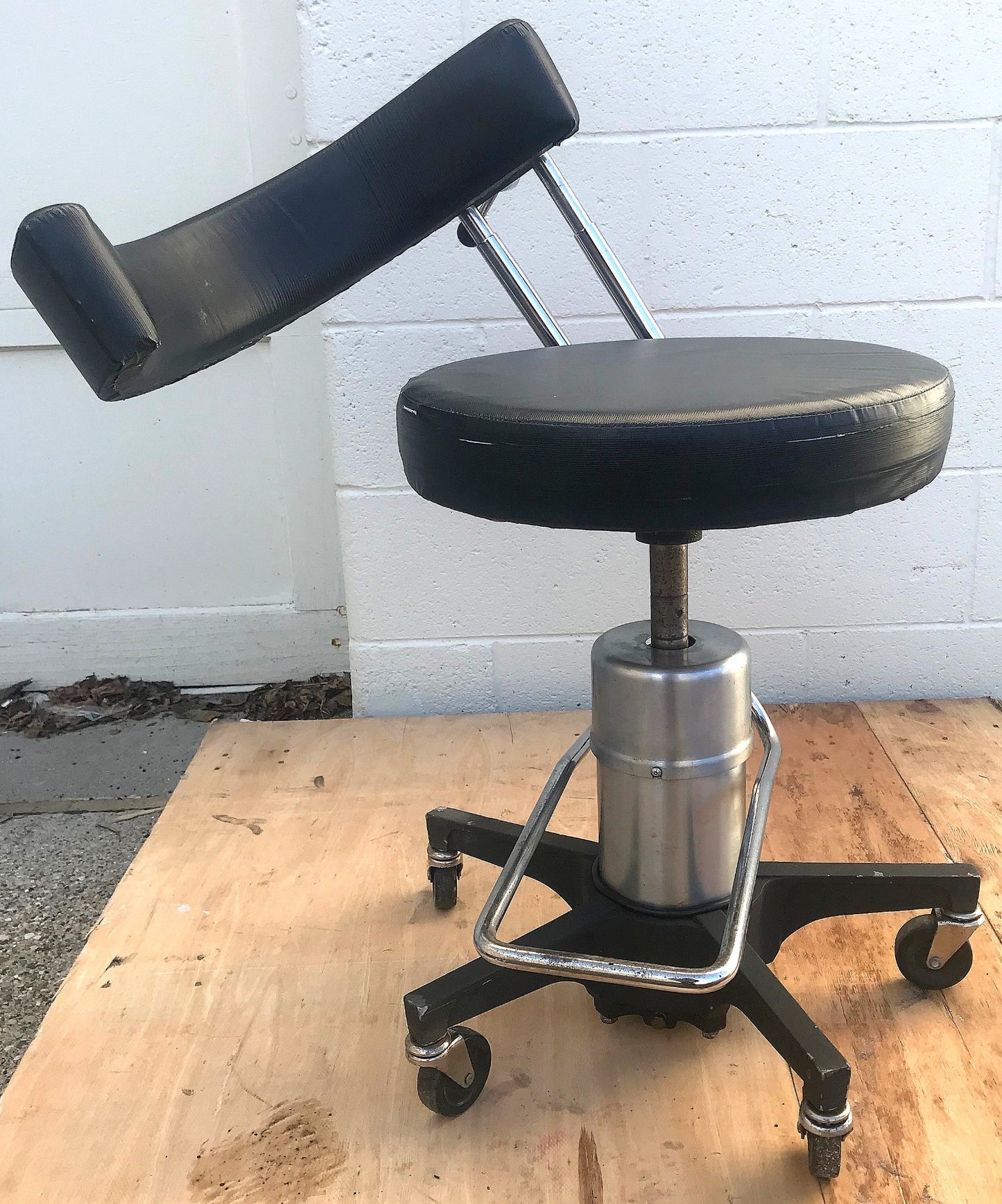 RELIANCE 556 STOOL MEDICAL HOSPITAL CLINIC TATOO VETERINARY LAB CHAIR WATCHVIDEO