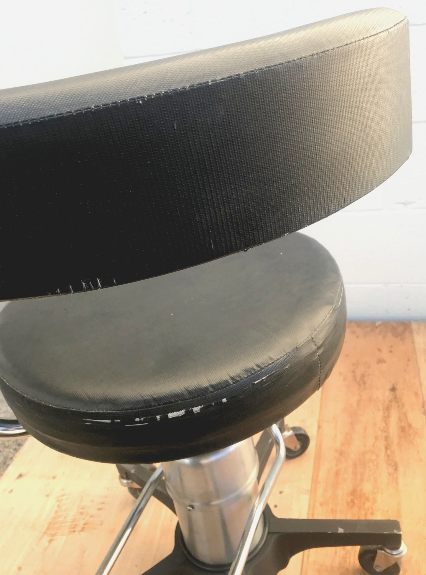 RELIANCE 556 STOOL MEDICAL HOSPITAL CLINIC TATOO VETERINARY LAB CHAIR WATCHVIDEO