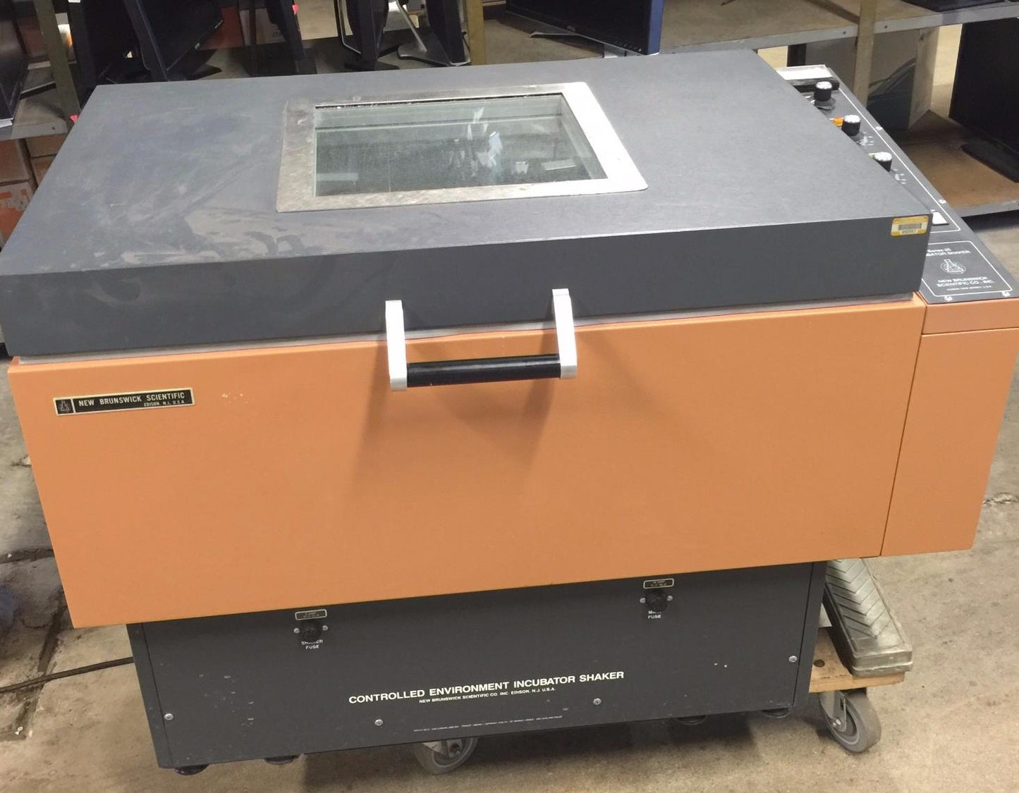 EPPENDORF NEW BRUNSWICK G 25 SHAKER INCUBATOR WATCH VIDEO WONDERFUL OPERAT CONDI