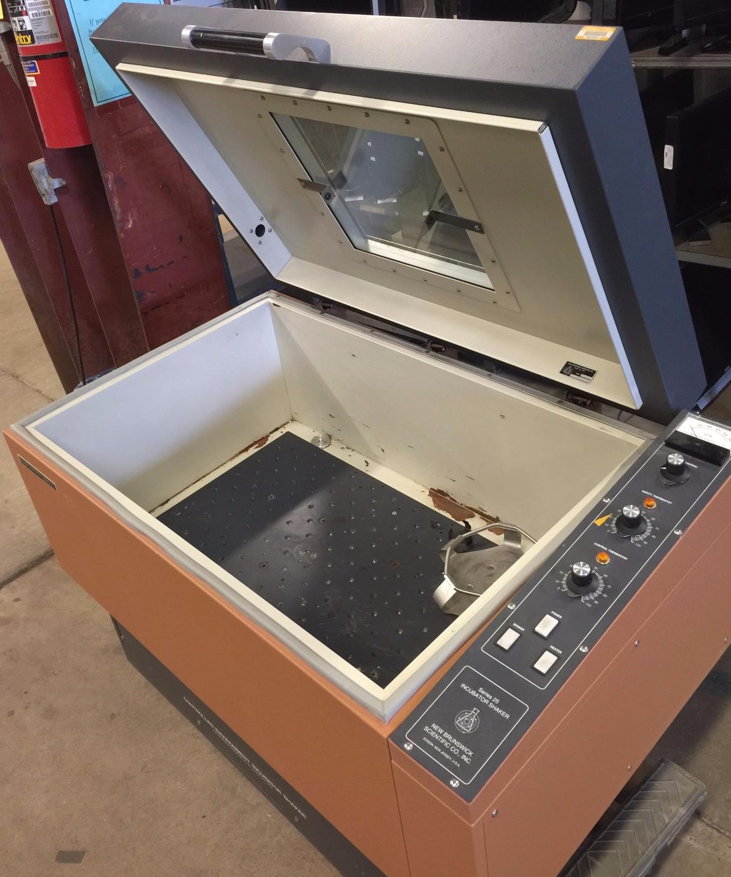 EPPENDORF NEW BRUNSWICK G 25 SHAKER INCUBATOR WATCH VIDEO WONDERFUL OPERAT CONDI