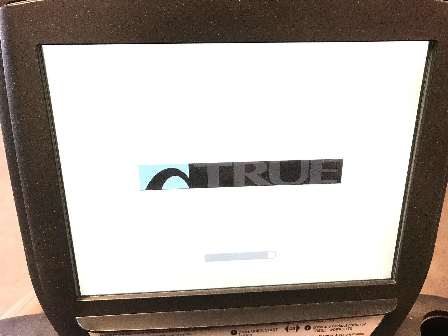 TRUE CS800 with TOTAL BODY TRAINING TOUCH SCREEN HEAVY DUTY TREADMILL WATCHVIDEO