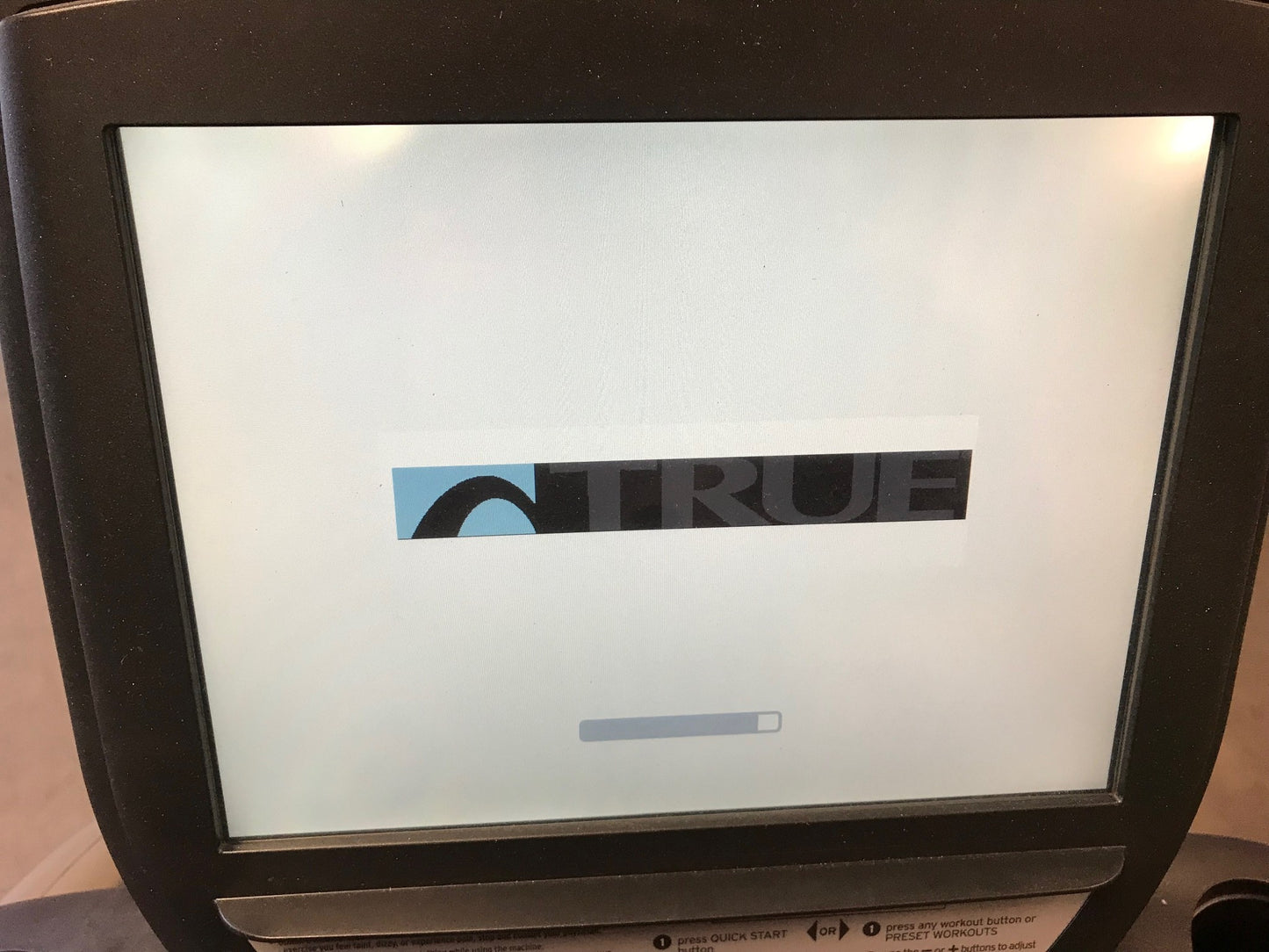 TRUE CS800 with TOTAL BODY TRAINING TOUCH SCREEN HEAVY DUTY TREADMILL WATCHVIDEO