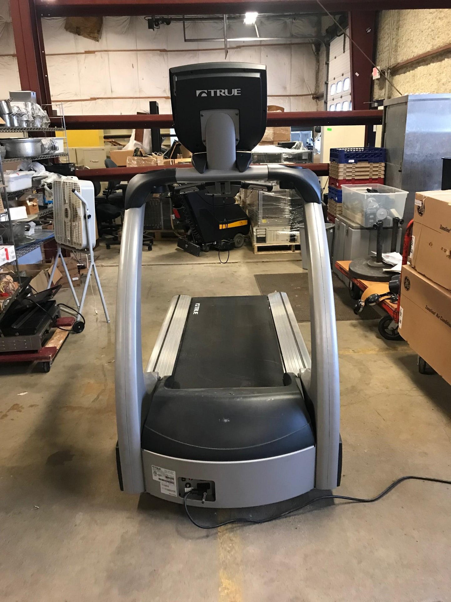 TRUE CS800 with TOTAL BODY TRAINING TOUCH SCREEN HEAVY DUTY TREADMILL WATCHVIDEO