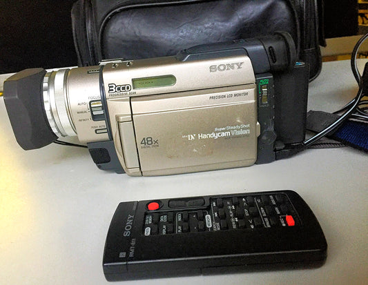 SONY DCR-TRV900 MiniDV HANDYCAM VIDEO CAMCORDER CAMERA & CASE FREE SHIP