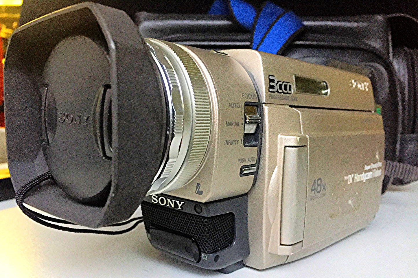 SONY DCR-TRV900 MiniDV HANDYCAM VIDEO CAMCORDER CAMERA & CASE FREE SHIP