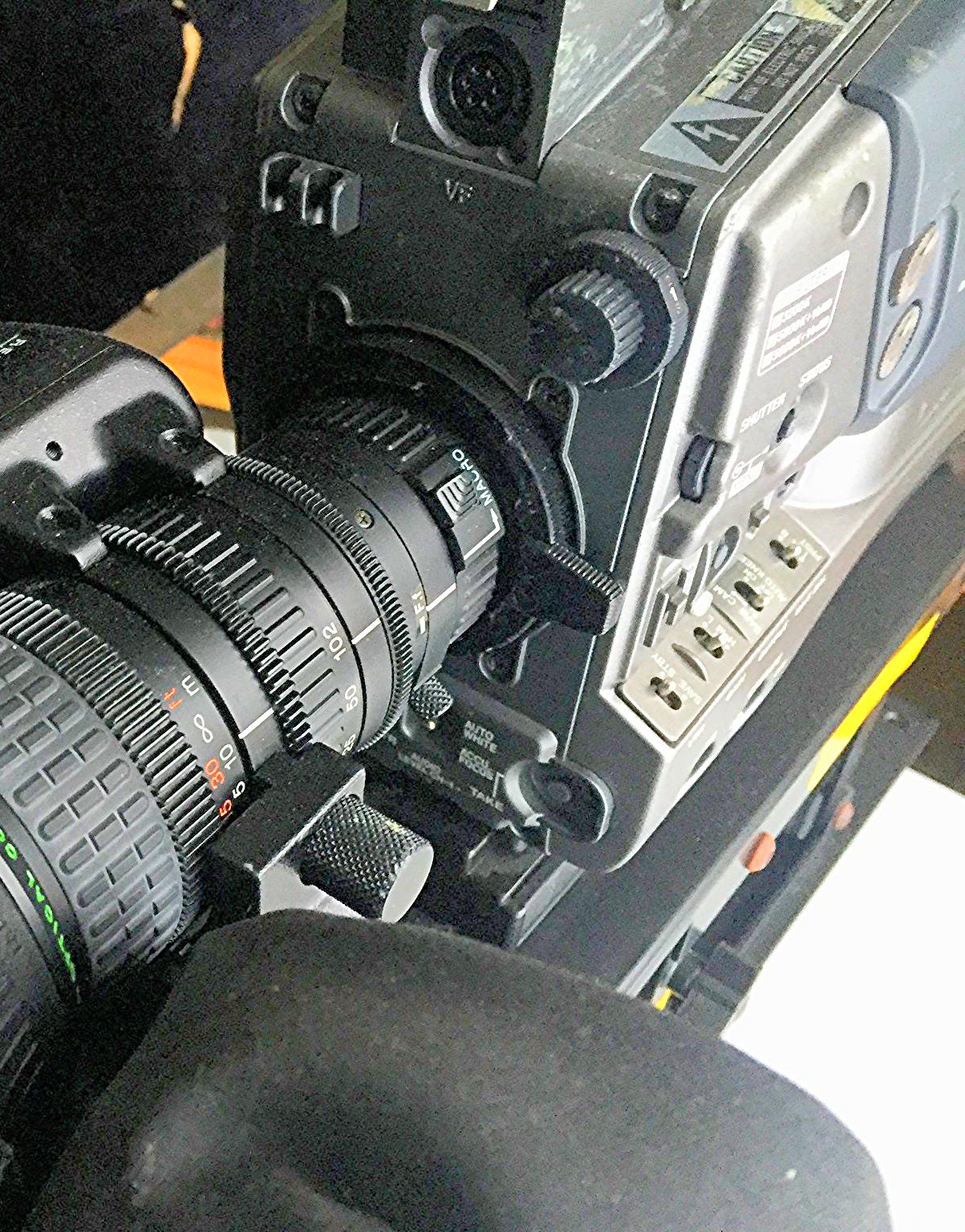 JVC MINI DV GY-DV550 POWER MACRO ZOOM LENS & TELEPROMPTER VIEWFINDER FREE SHIP