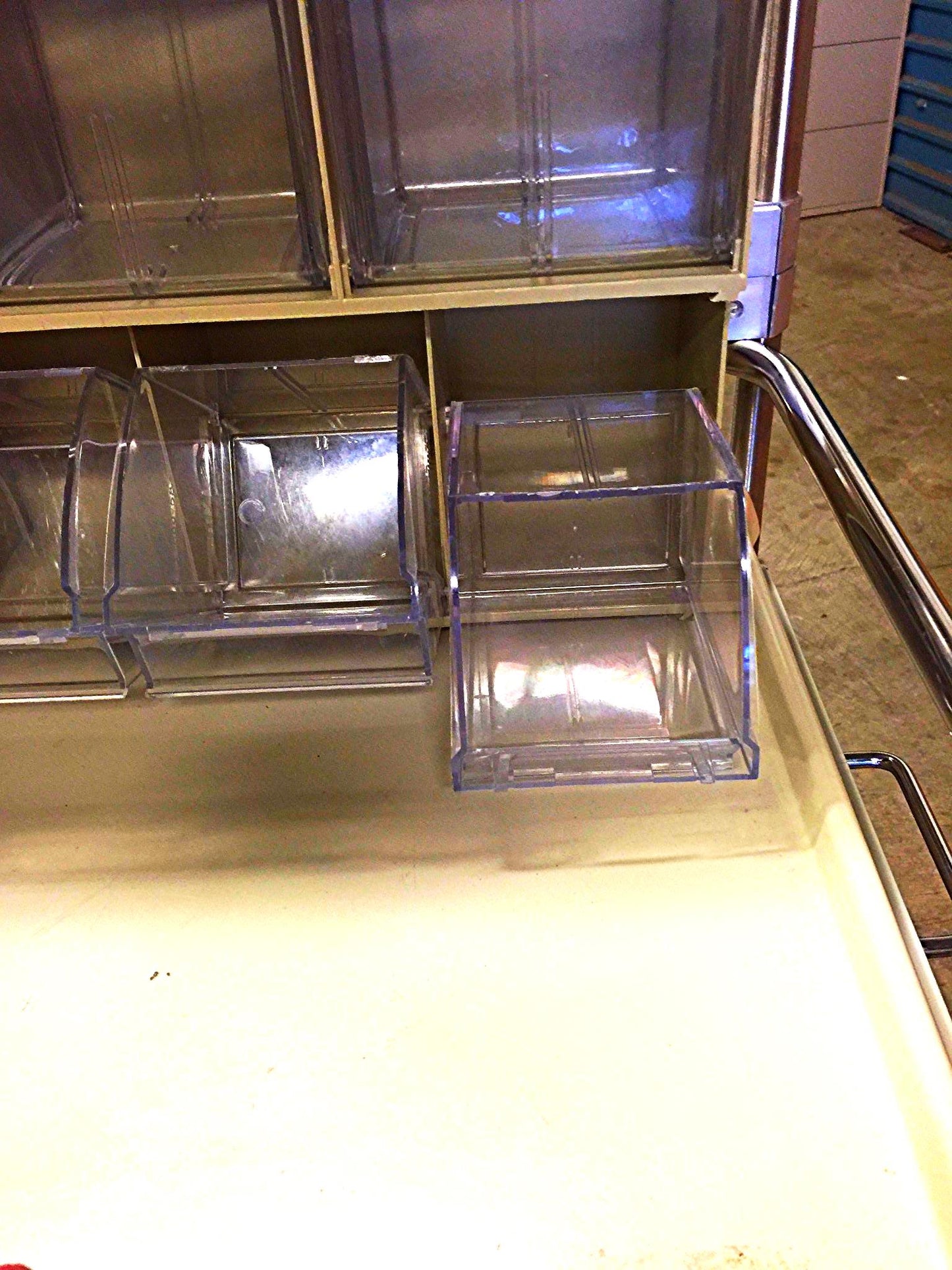 ARMSTRONG MEDICAL A-SMART CRASH SUPREME CLINIC LAB TOOL CART w/ BINS HEAVY DUTY