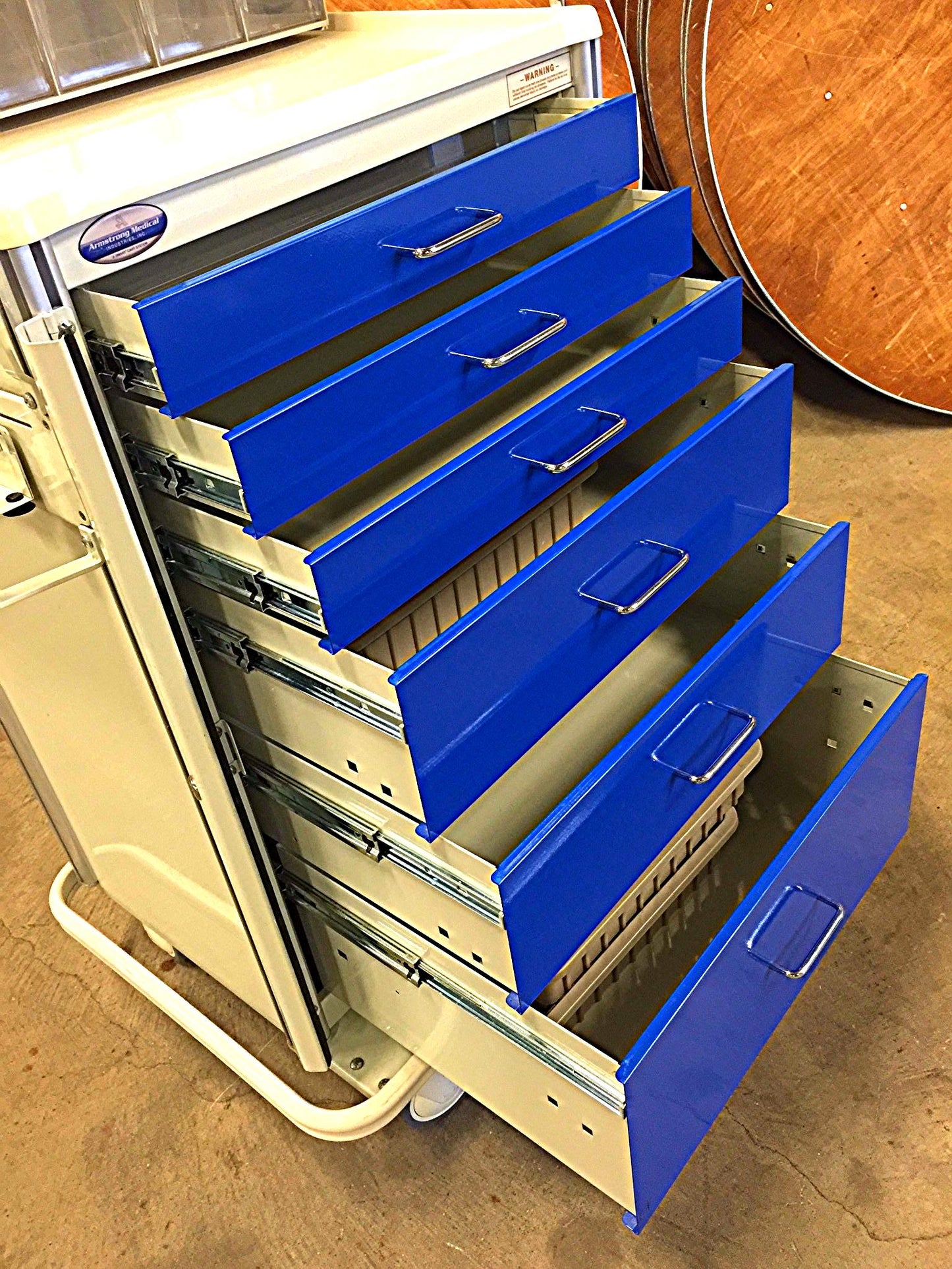 ARMSTRONG MEDICAL A-SMART CRASH SUPREME CLINIC LAB TOOL CART w/ BINS HEAVY DUTY