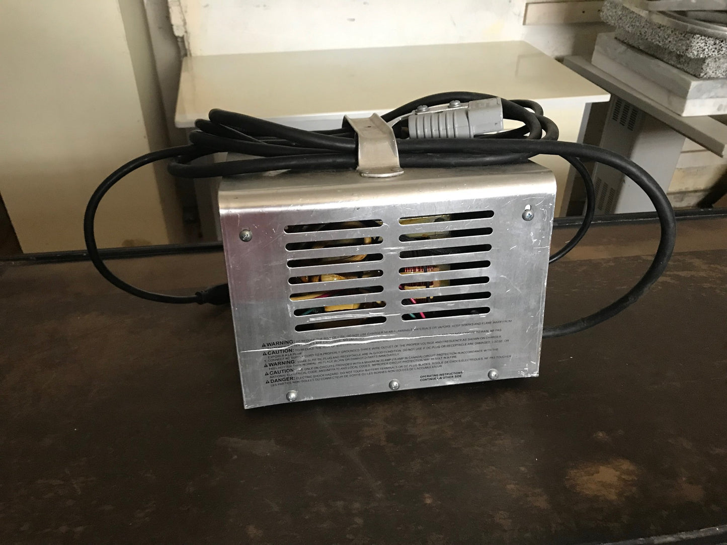 MAC SCR 24 VOLT BATTERY CHARGER