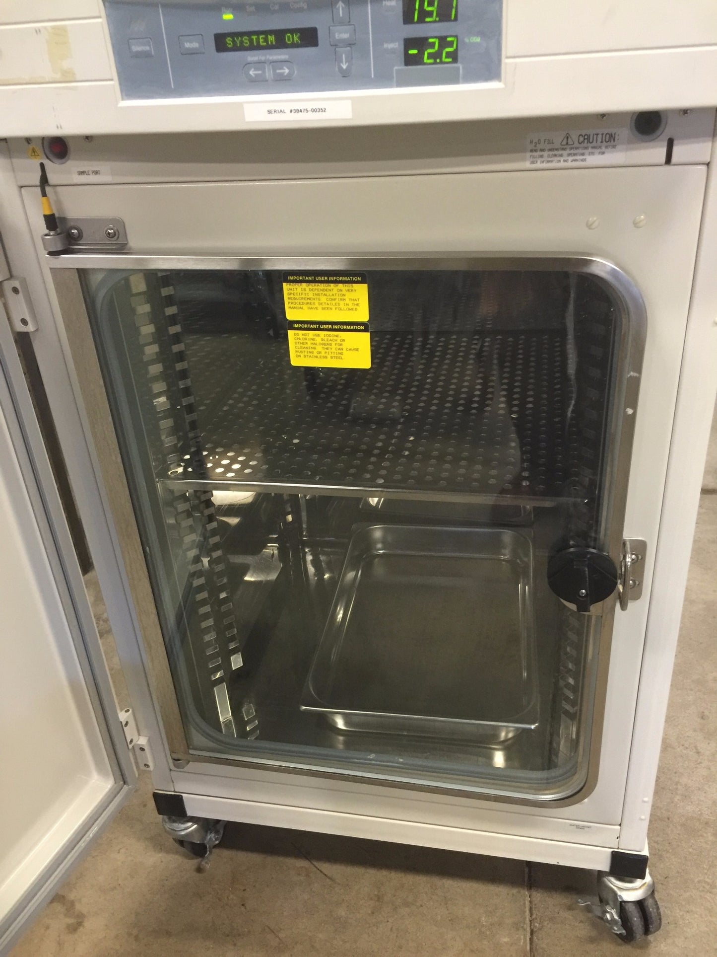 FORMA INCUBATOR Water Jacketed Double Stack Model 3110 CO2 Wheels PERFECT Condit