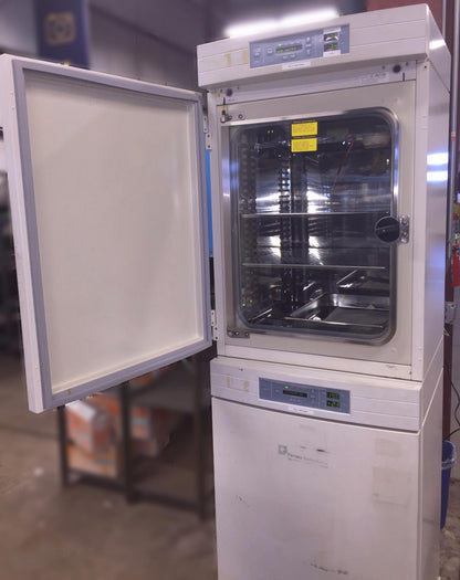 FORMA INCUBATOR Water Jacketed Double Stack Model 3110 CO2 Wheels PERFECT Condit