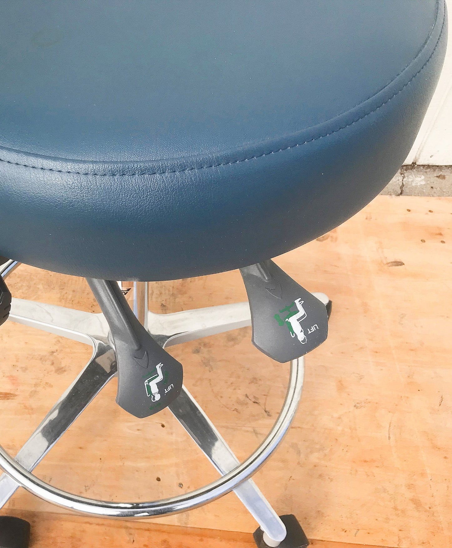 GALAXY EXAM ADJUSTABLE AIR LIFT MEDICAL DENTAL TATOO VET STOOL CHAIR FREESHIP