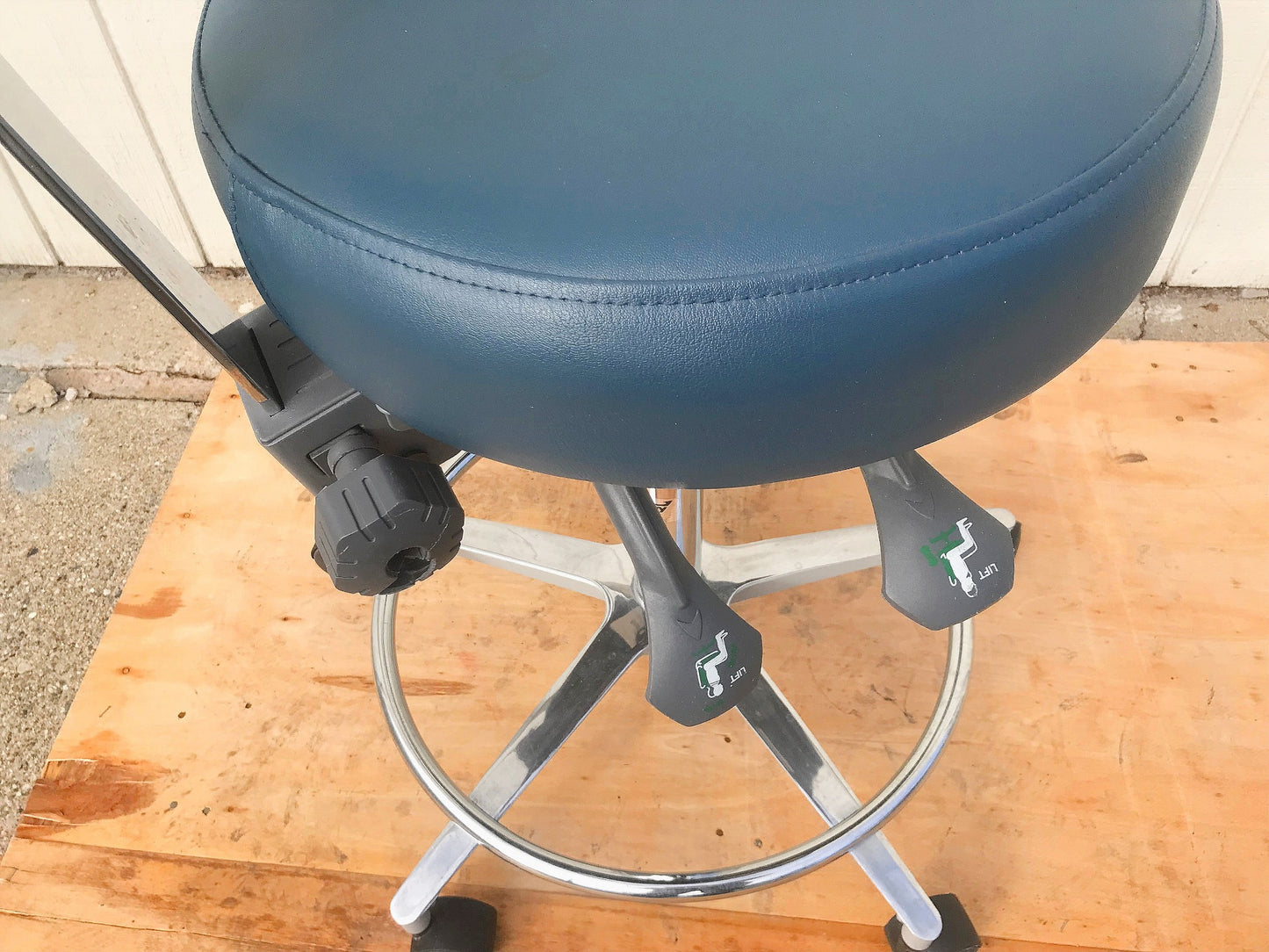 GALAXY EXAM ADJUSTABLE AIR LIFT MEDICAL DENTAL TATOO VET STOOL CHAIR FREE SHIP
