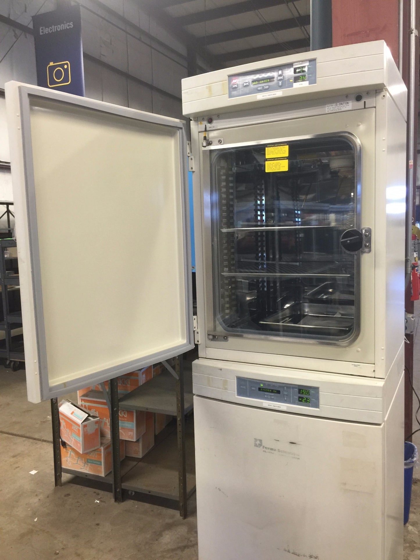 FORMA INCUBATOR Water Jacketed Double Stack Model 3110 CO2 Wheels PERFECT Condit