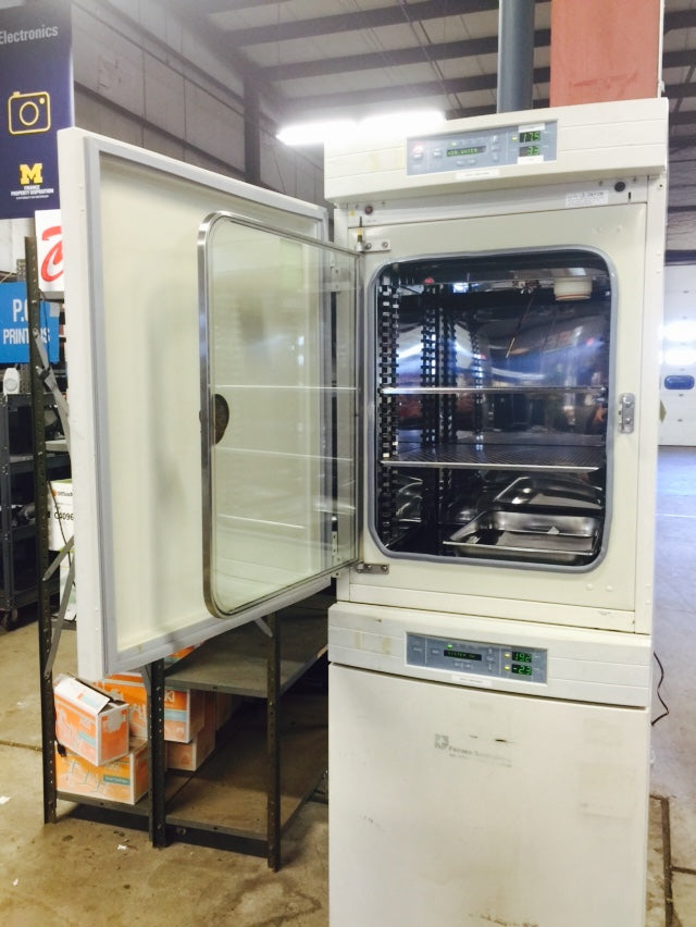FORMA INCUBATOR Water Jacketed Double Stack Model 3110 CO2 Wheels PERFECT Condit