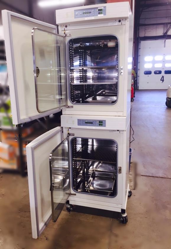 FORMA INCUBATOR Water Jacketed Double Stack Model 3110 CO2 Wheels PERFECT Condit