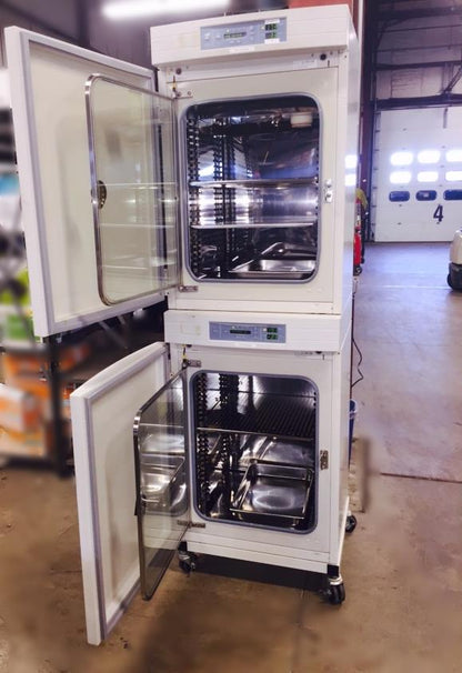 FORMA INCUBATOR Water Jacketed Double Stack Model 3110 CO2 Wheels PERFECT Condit