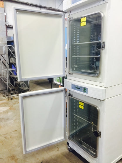 FORMA INCUBATOR Water Jacketed Double Stack Model 3110 CO2 Wheels PERFECT Condit