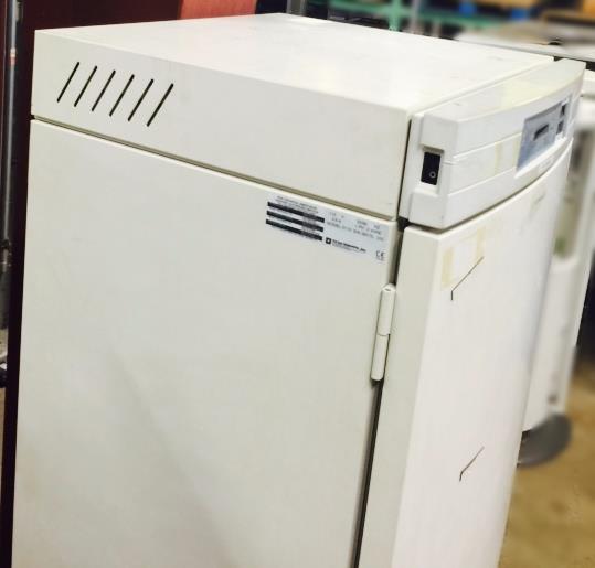 FORMA INCUBATOR Water Jacketed Double Stack Model 3110 CO2 Wheels PERFECT Condit